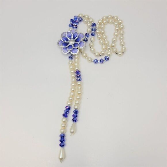 White and Blue Pearl Necklace With A Large Flower Brooch - Picture 6 of 7